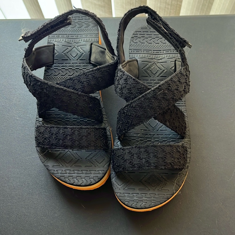 LUKEES Black Sandals Size 9